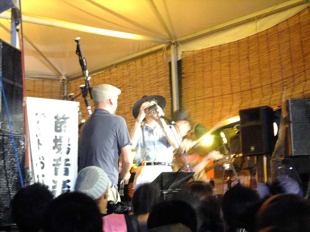 美空ひばりのリンゴ追分を歌っていた外国人。