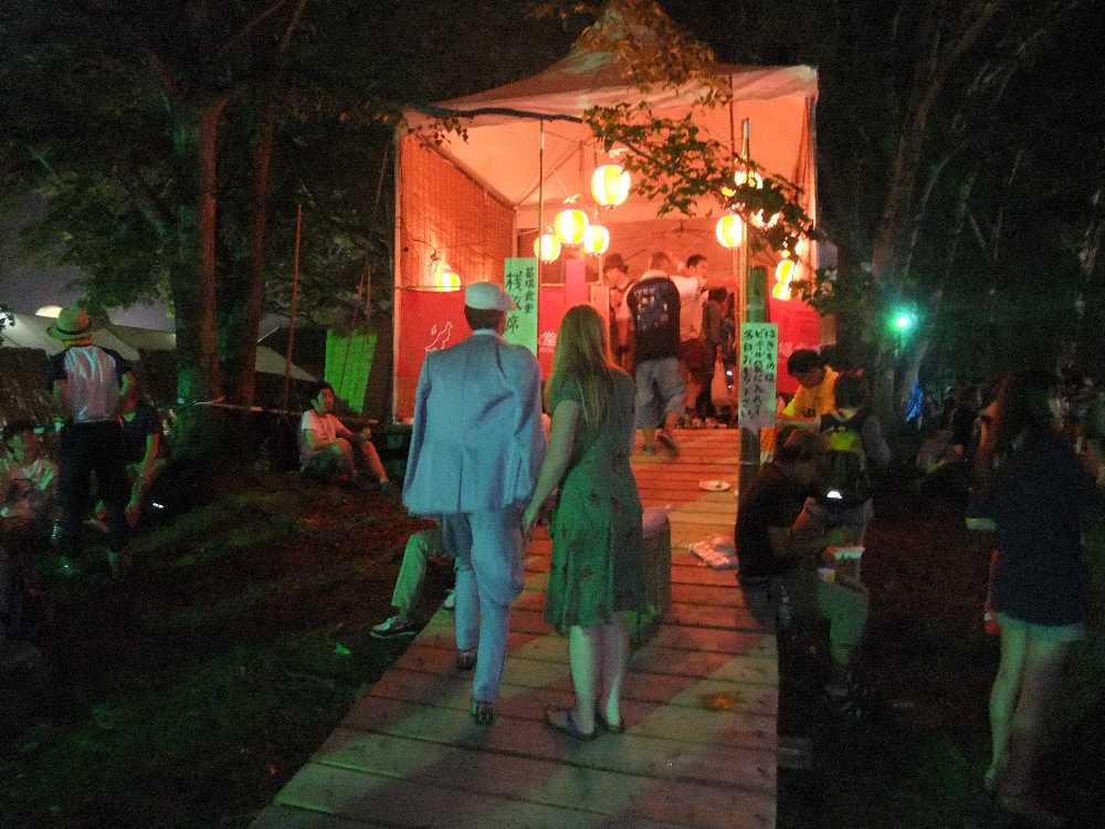 スーツ姿の外国人。