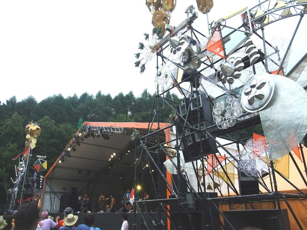 オンダ・ヴァガ公演中。