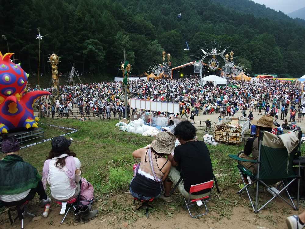 外周から見たオレンジコート。