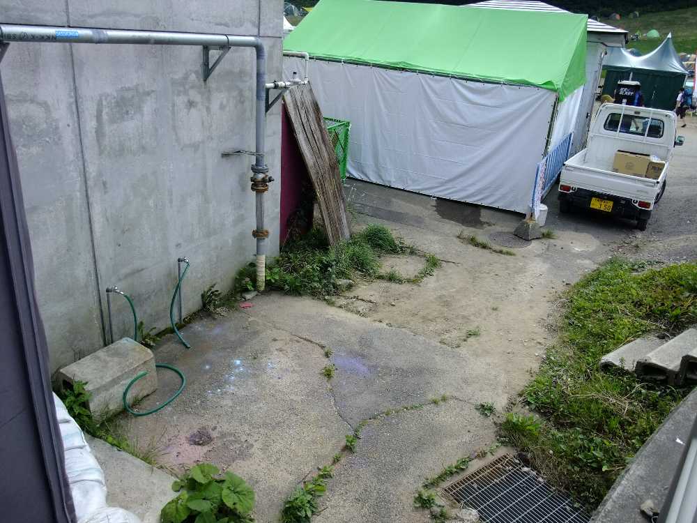 足洗い場がなくなっていた。水が出るかどうかは未確認。