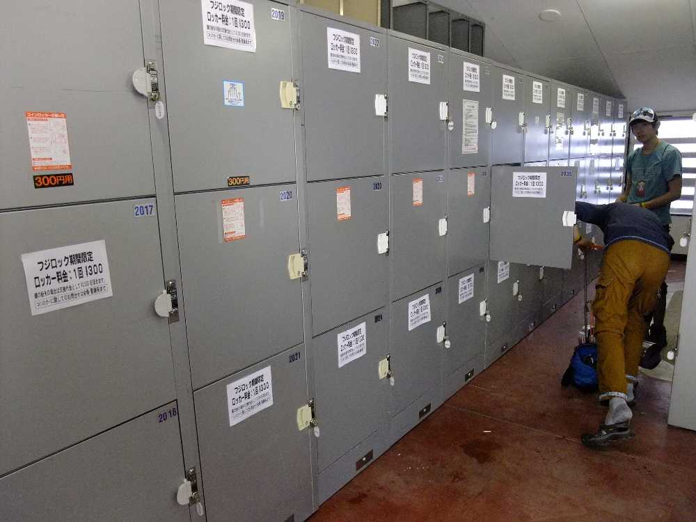 コインロッカー。1回300円。