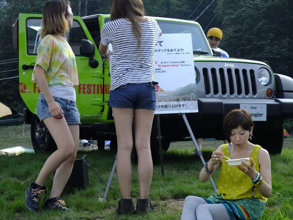 左の2人はスタッフらしい。