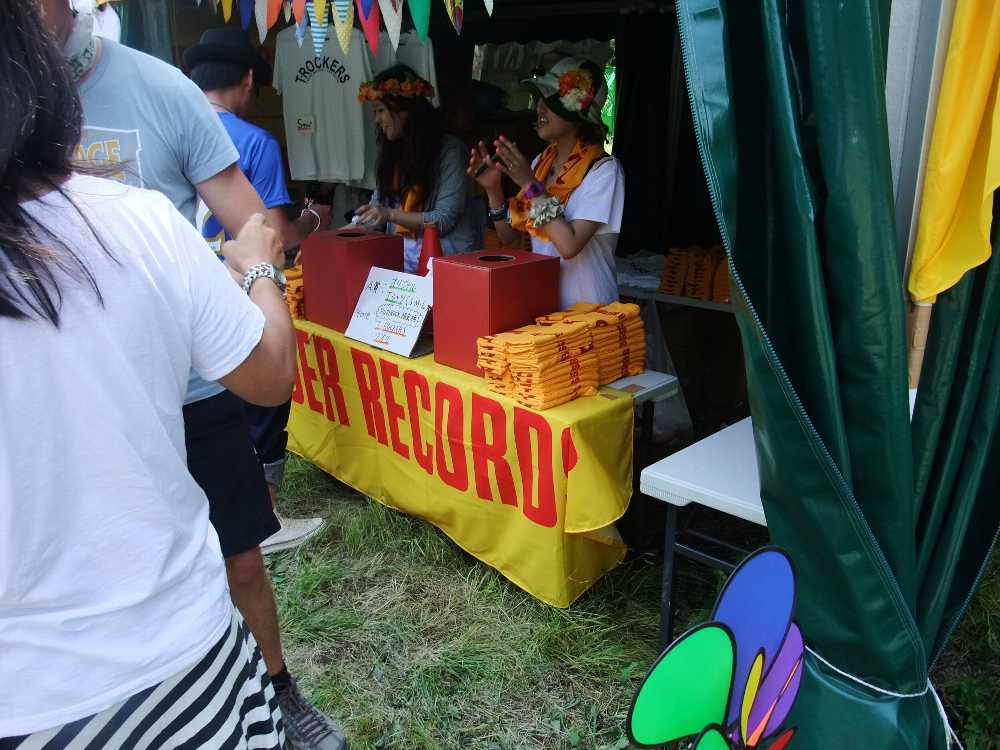 「A賞」がTシャツ、「その他」がタオルという賞品設定。その他は「B賞」でもいいのではないかと突っ込みたくなる。