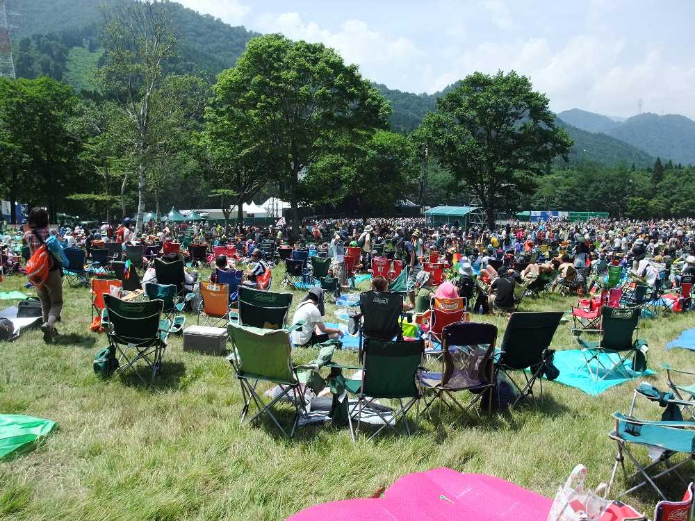 前方でもなく後方でもない中央部。