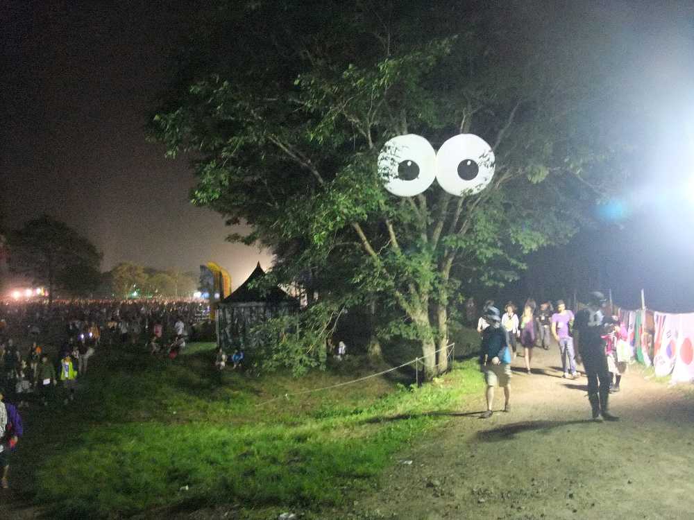 年によってあったりなかったりする巨大な目玉。