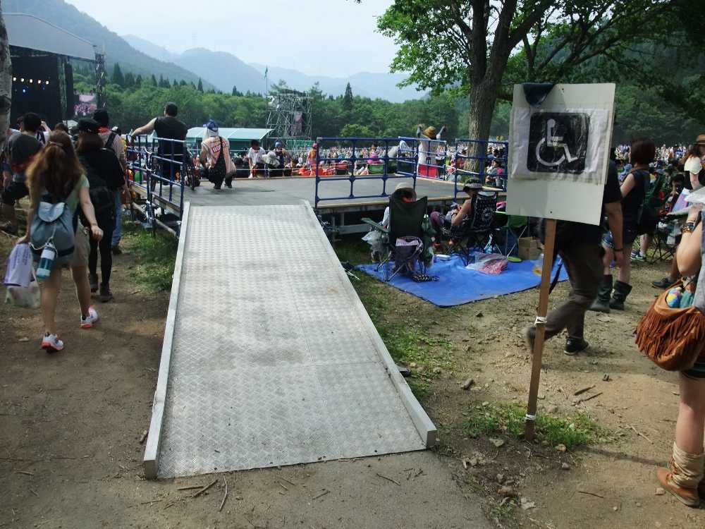 障害者用桟敷席。