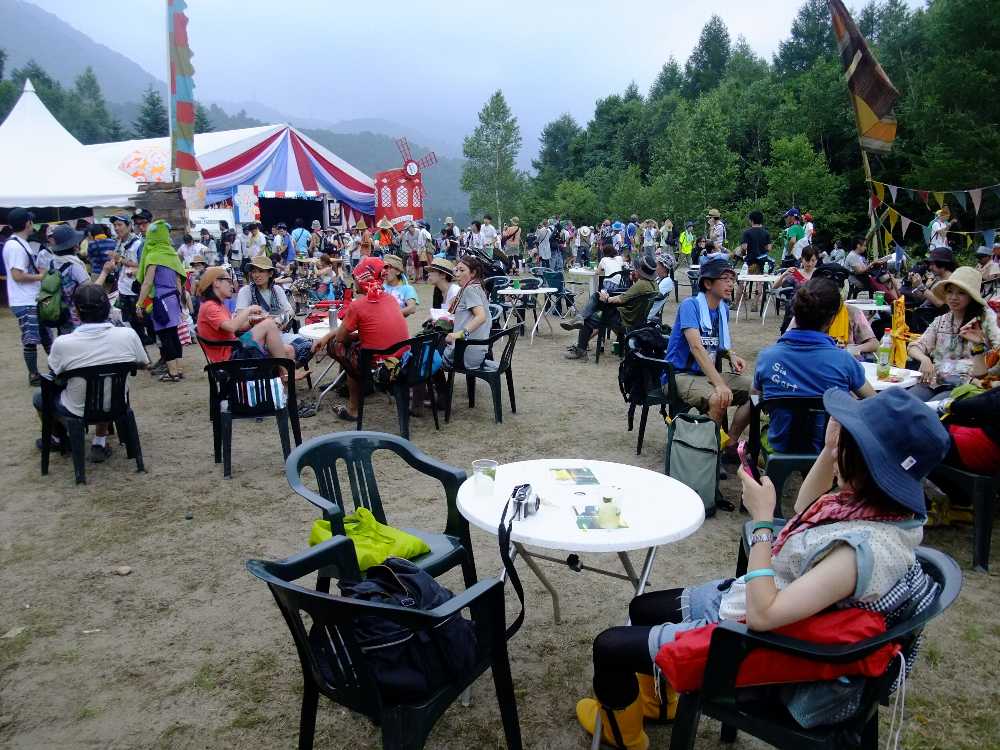 テーブルがいっぱい。