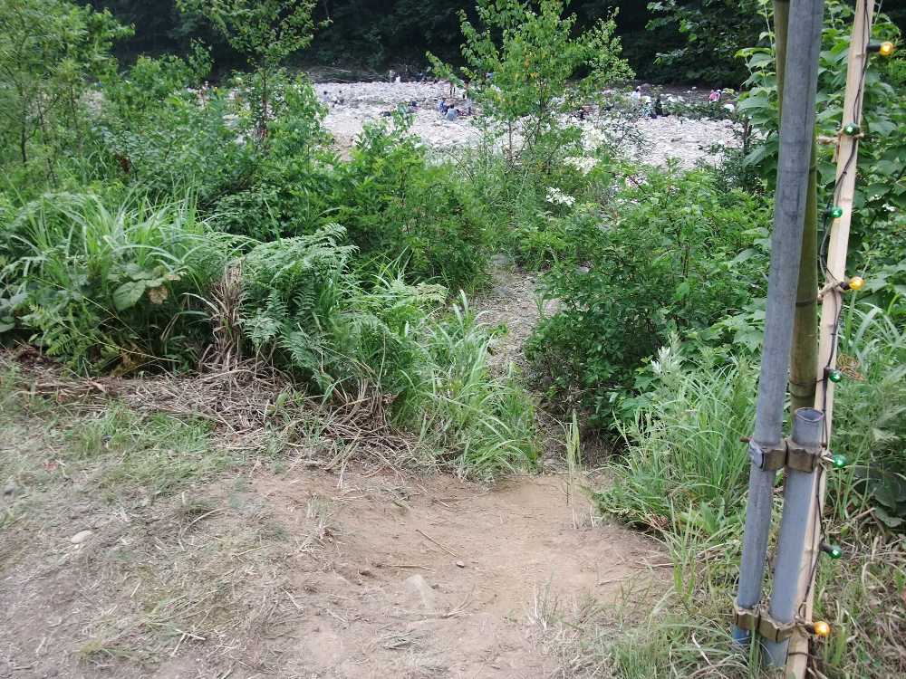 河原への出入り口。