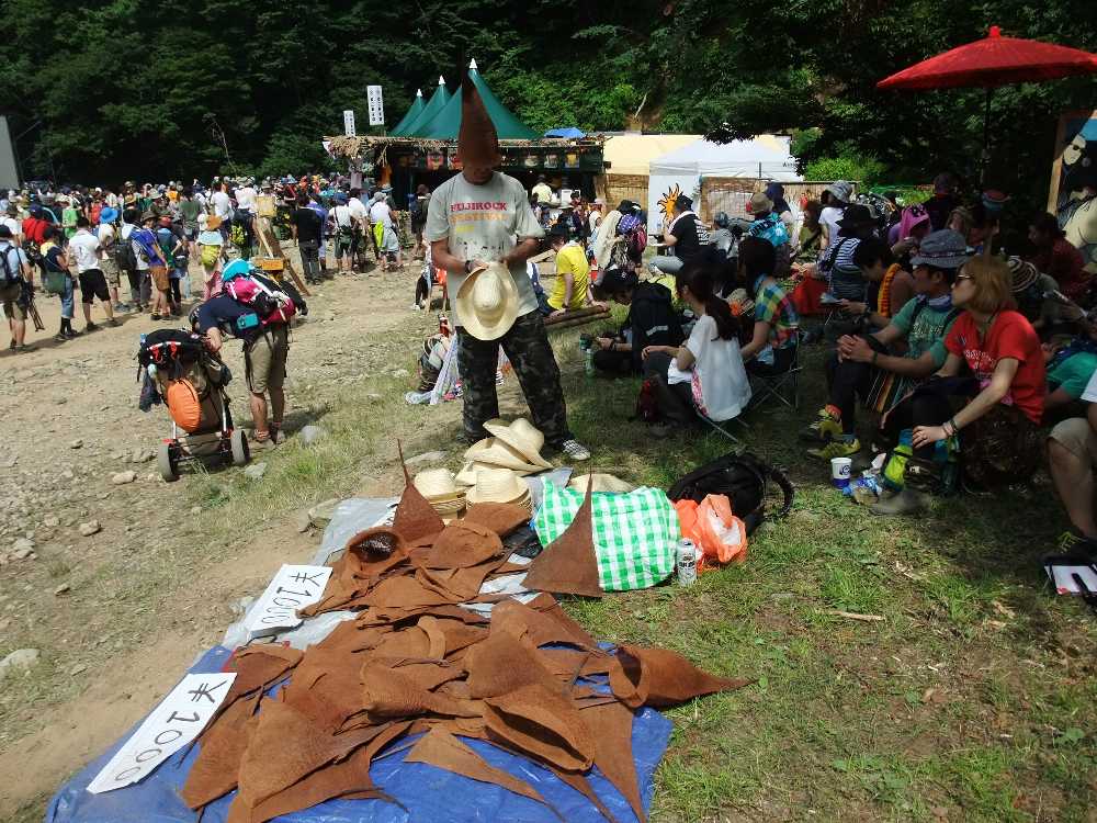 毎年いるとんがり帽子屋。