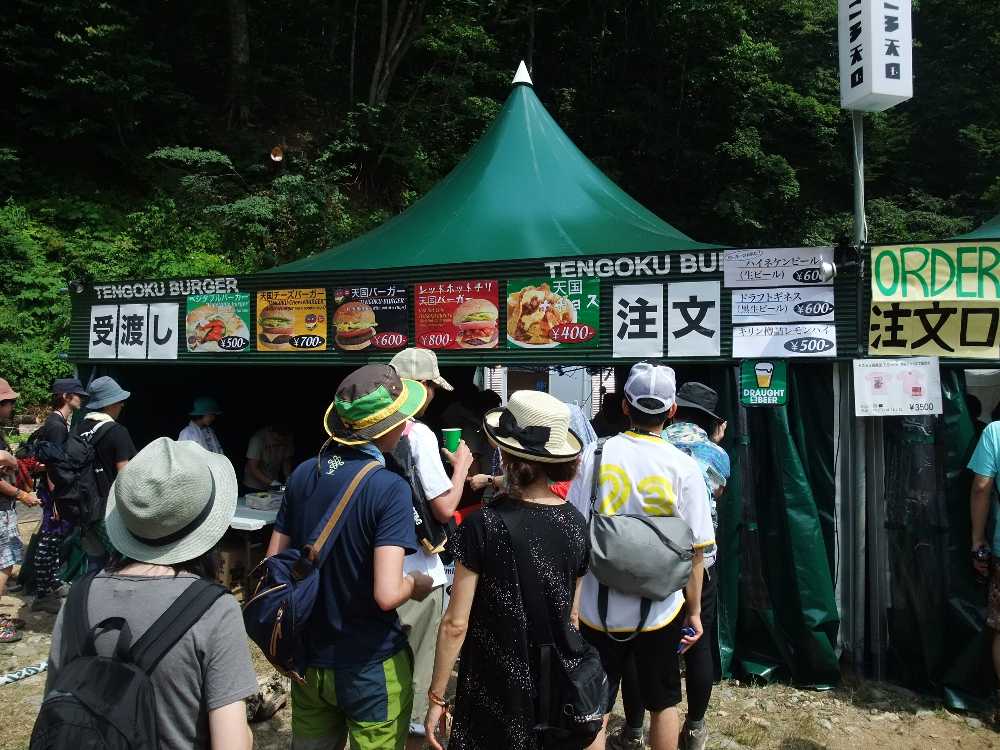 ベジタブルバーガー500円、天国バーガー600円、天国チーズバーガー700円、レッドホットチリ天国バーガー800円。