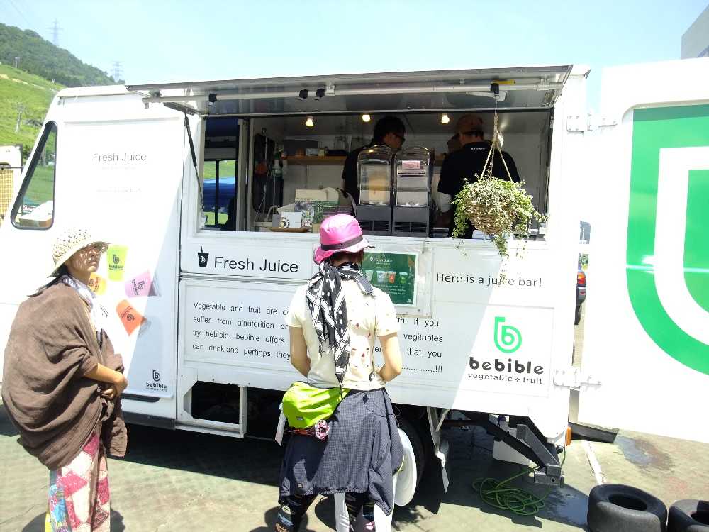 ジュースバーの移動車。