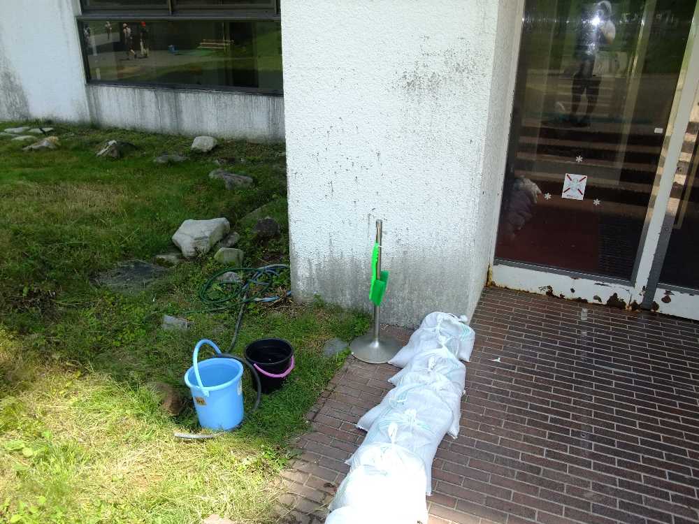 プリンスホテル利用者がかつて靴の泥落としで使っていたところ。今年は利用機会なし。