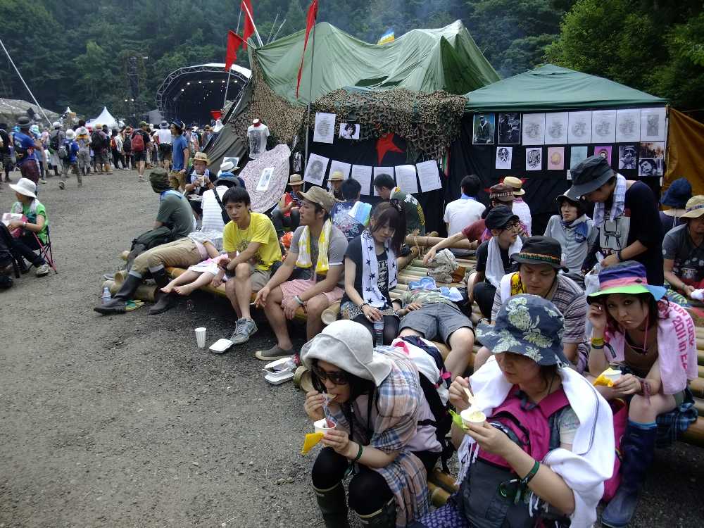 オレンジコート側から。