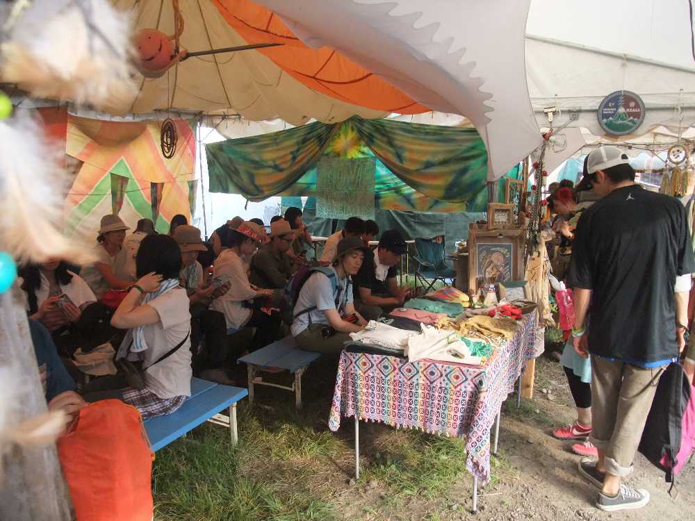 カフェなのでいすがある。