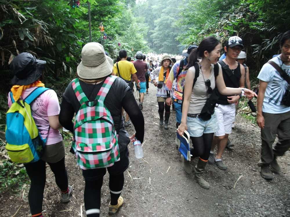 アバロンフィールドからフィールド・オブ・ヘブンへ。奥はアバロンフィールド。