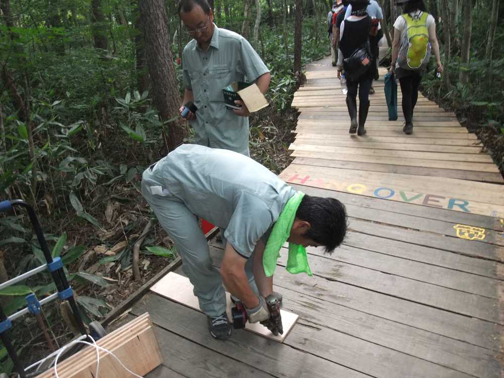 プリンスホテルの職員らしい。