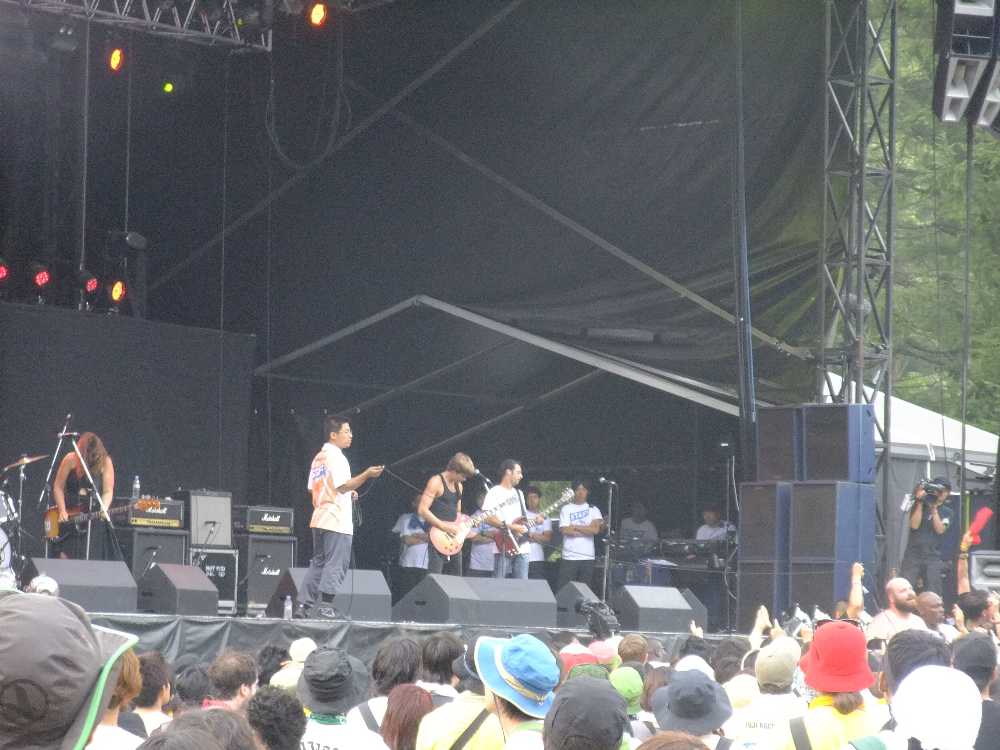 ファックト・アップのころ。客席に入ったボーカルが少しだけ見える。