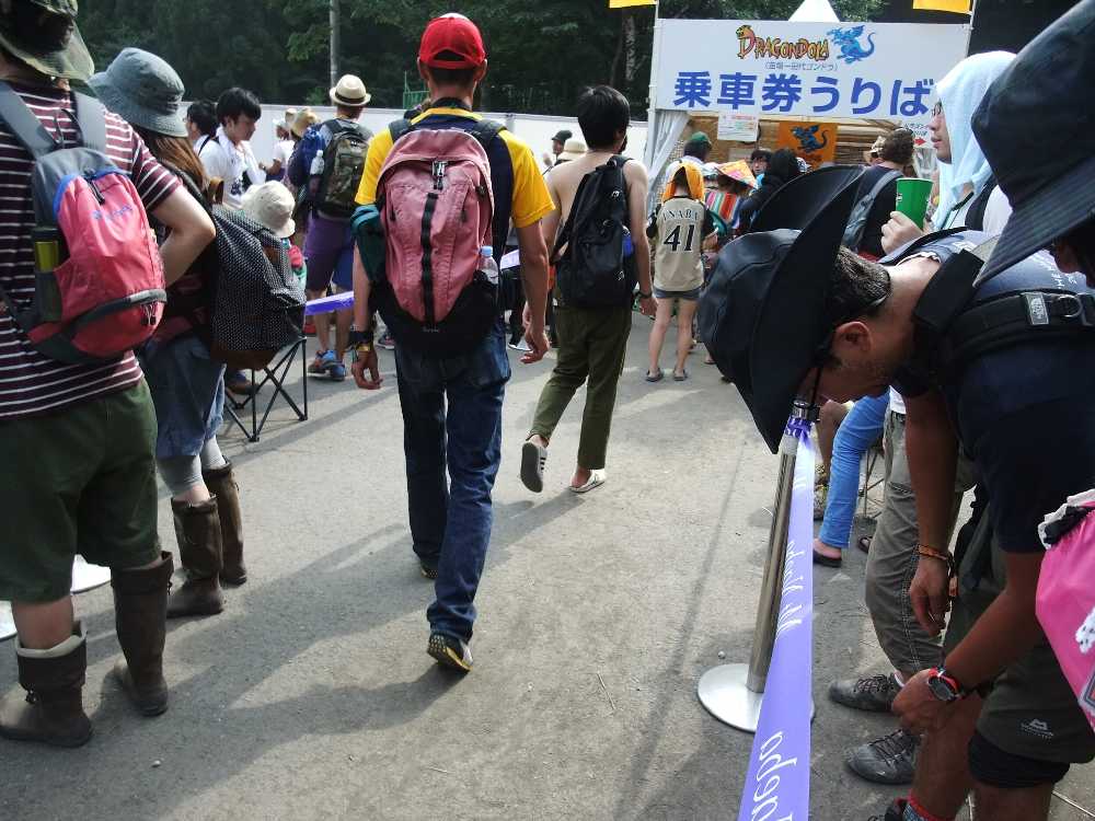 レッドマーキー後方にあるドラゴンドラの乗車券売り場。