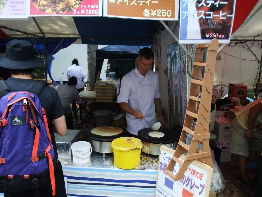 クレープを焼くフランス料理店。