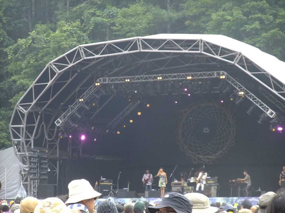 シアター・ブルックにsalyu登場。