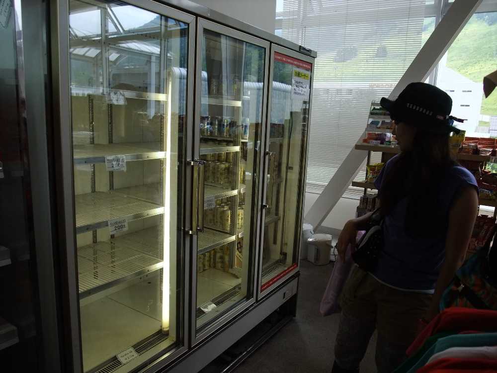 ペットボトルも売り切れ。