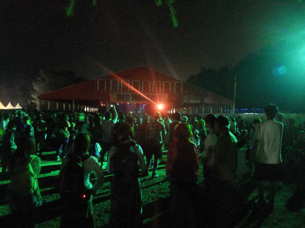 レッドマーキー後方。