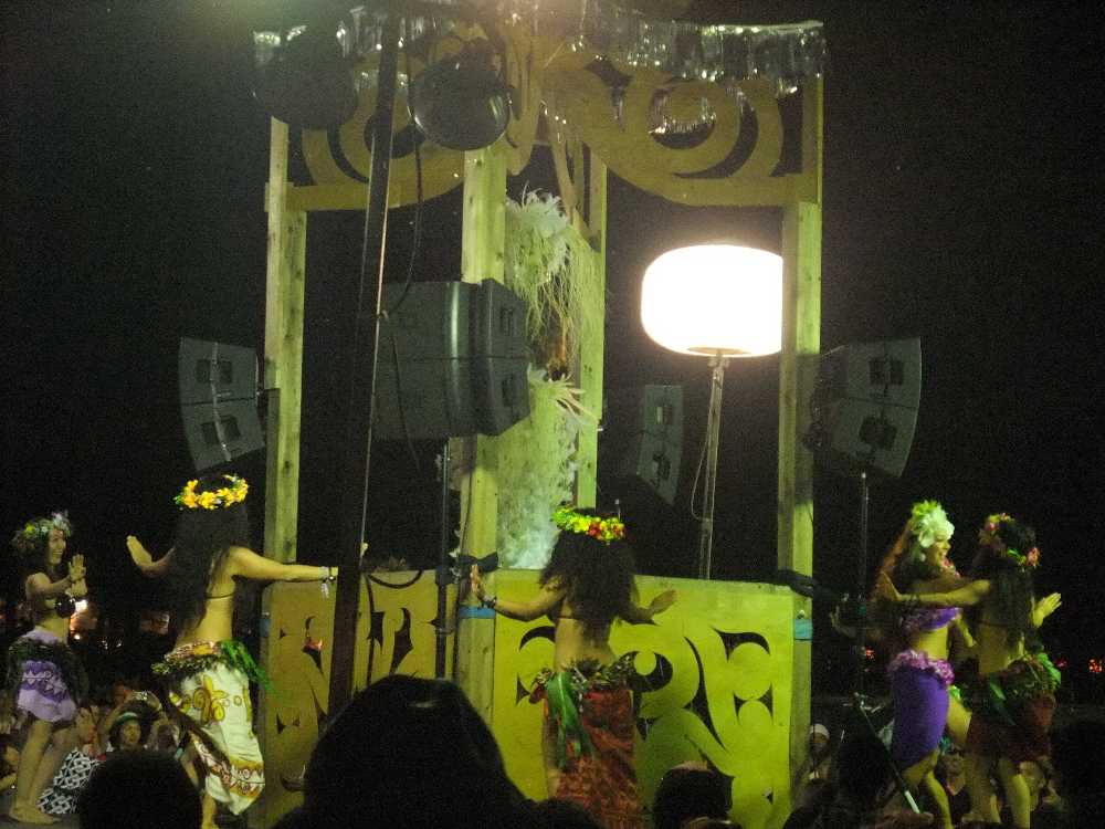 午後7時55分頃から花火の直前まで。