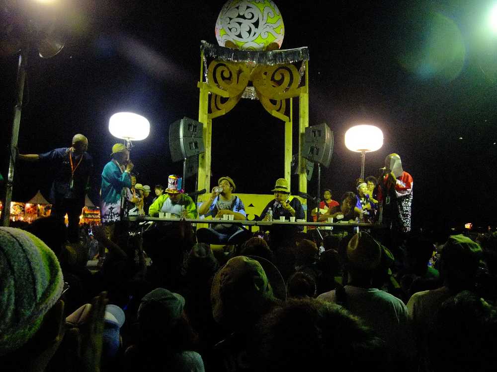 今年のメニューはフィッシュ＆チップス。昨年はパスタだった。