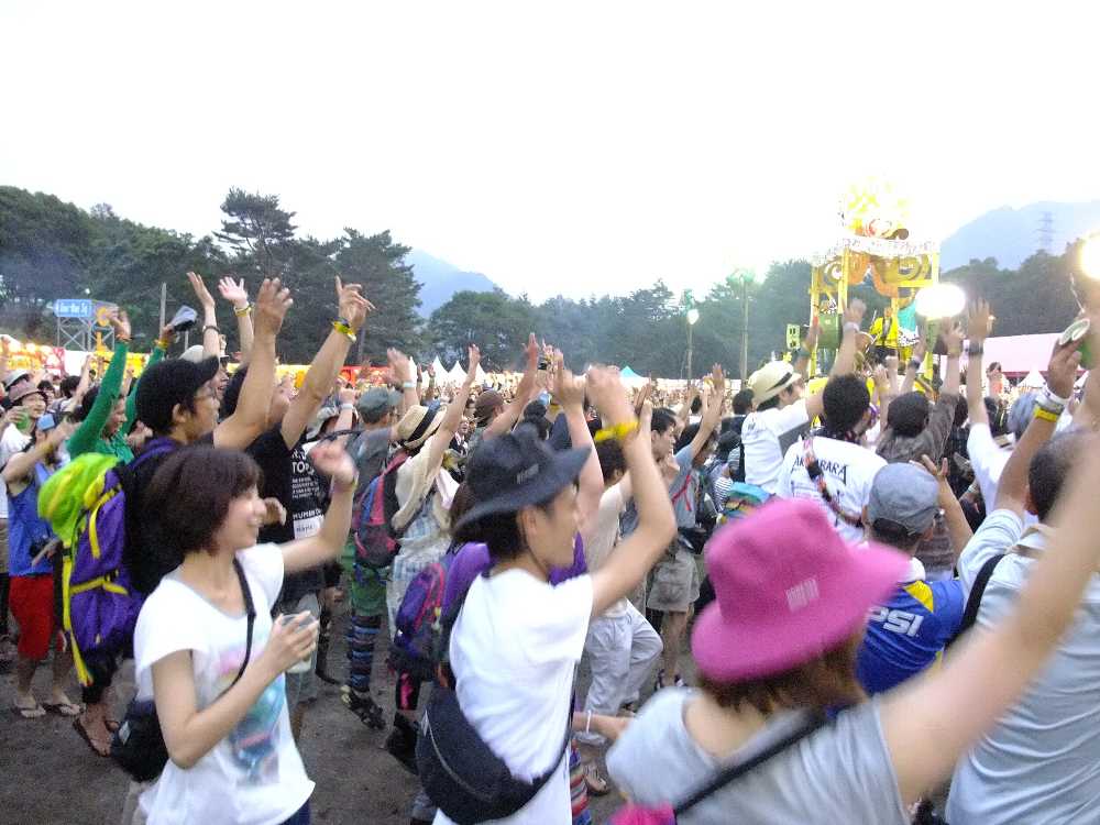 跳び上がるところ。