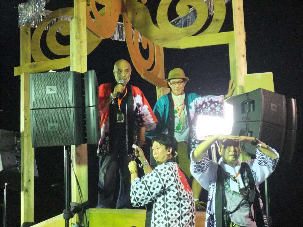 英国行き航空券のとき、ELOの「ロンドン行き最終列車」に言及していたので、ゆうに50歳は超えているだろう。