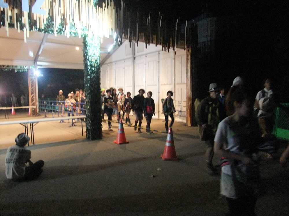 同じ時間に出て行く人。