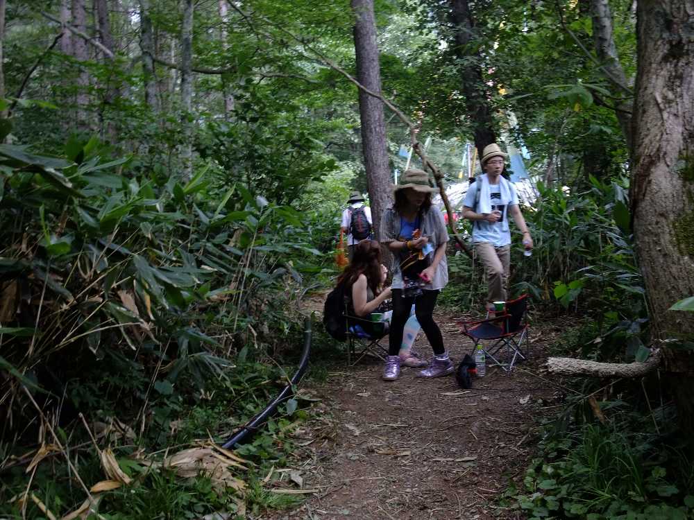 アバロンフィールドの朝霧食堂前。