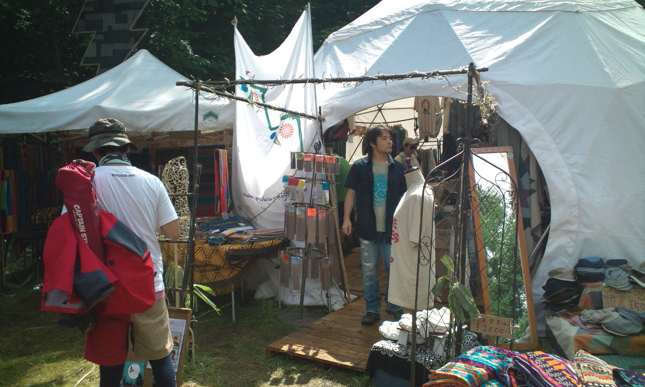 オーガニックビレッジのドームは衣料品店。