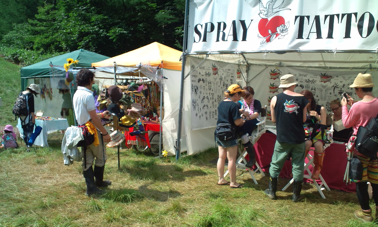 スプレーといえども入れ墨屋。
