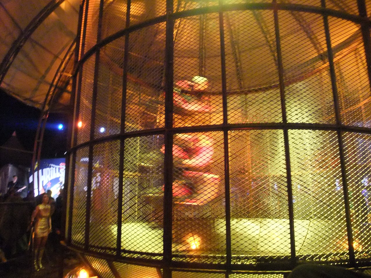 3台並んで回転。