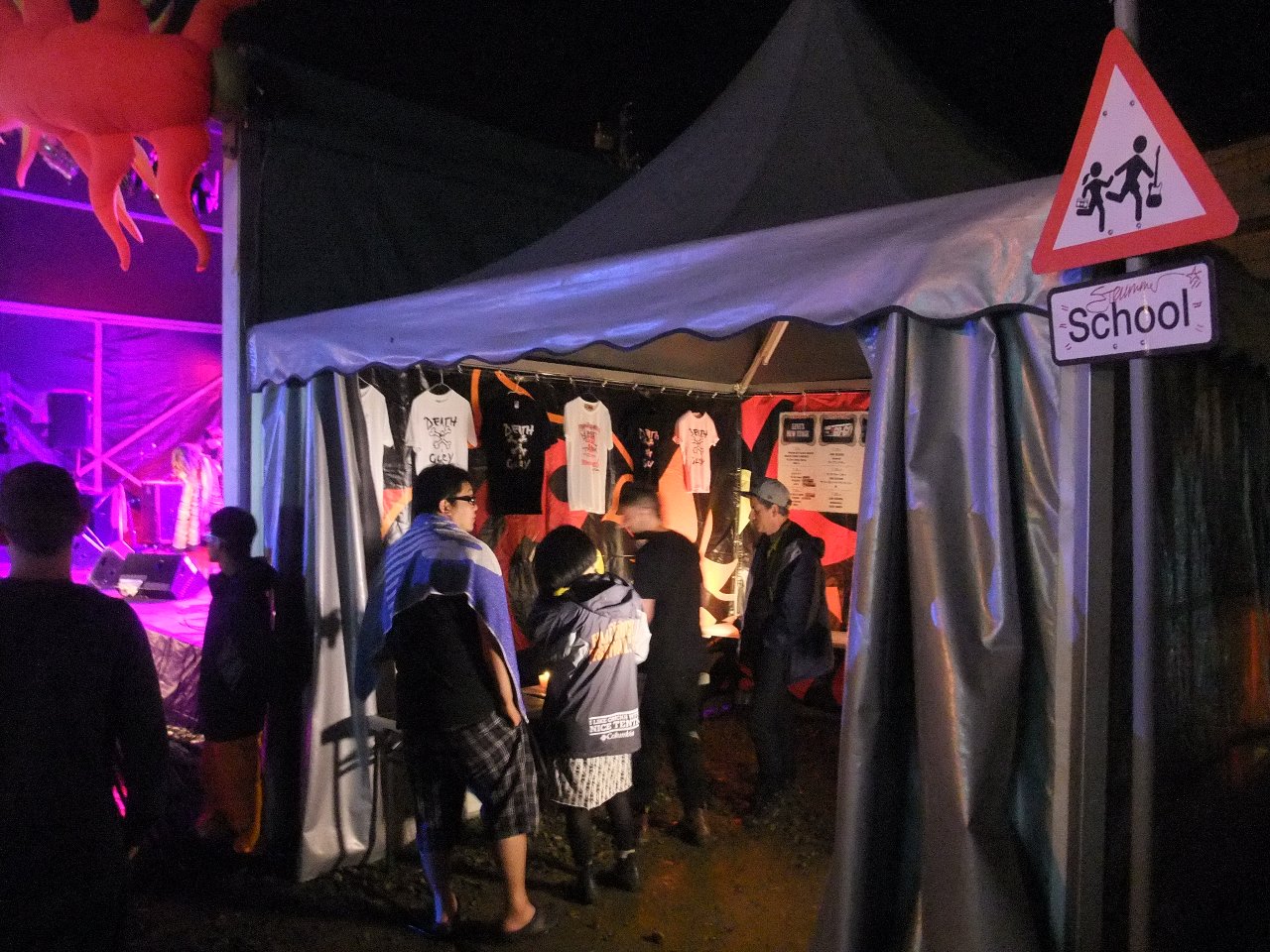 アーティストグッズ売り場。