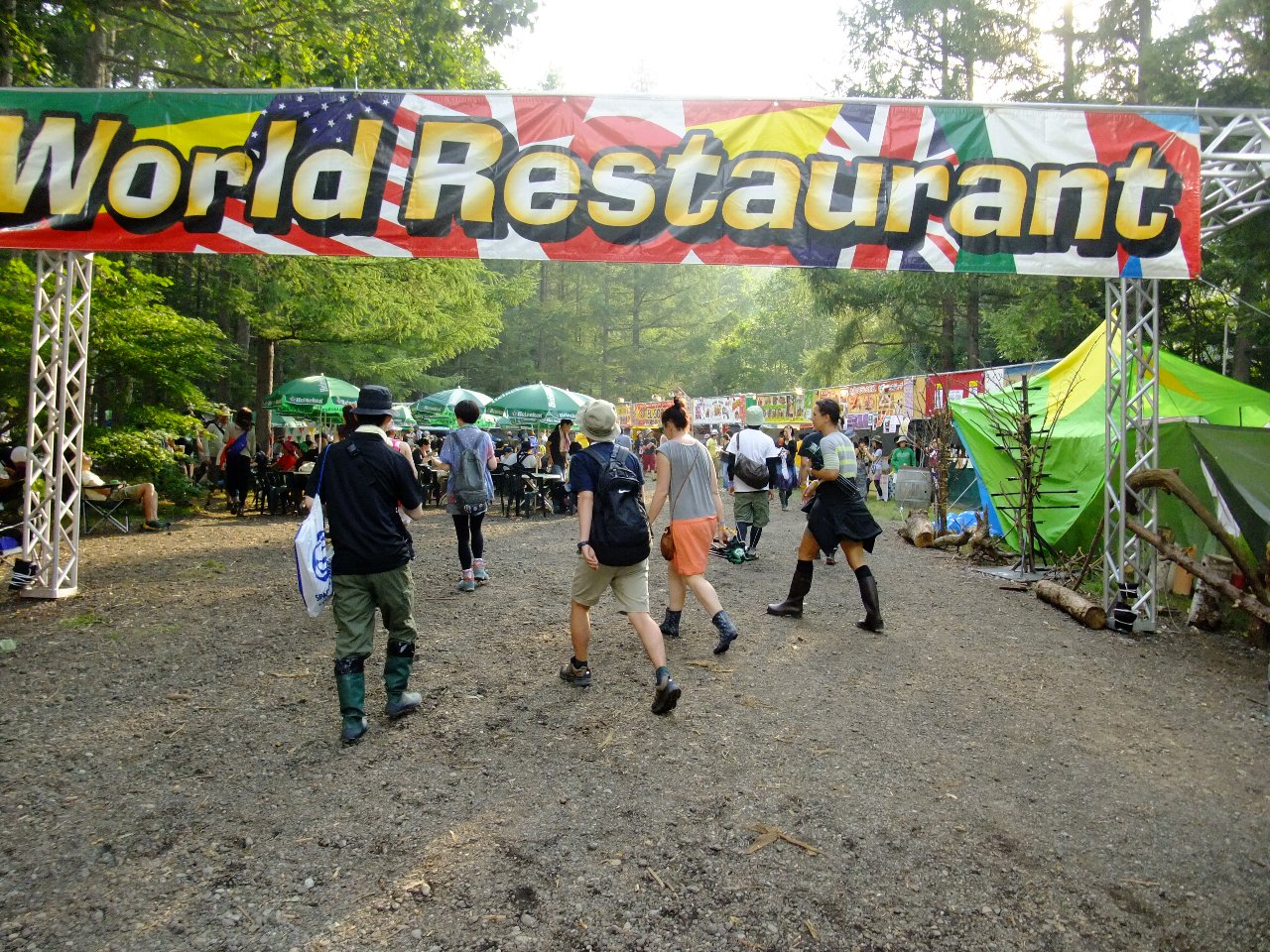 ワールドレストラン入り口。