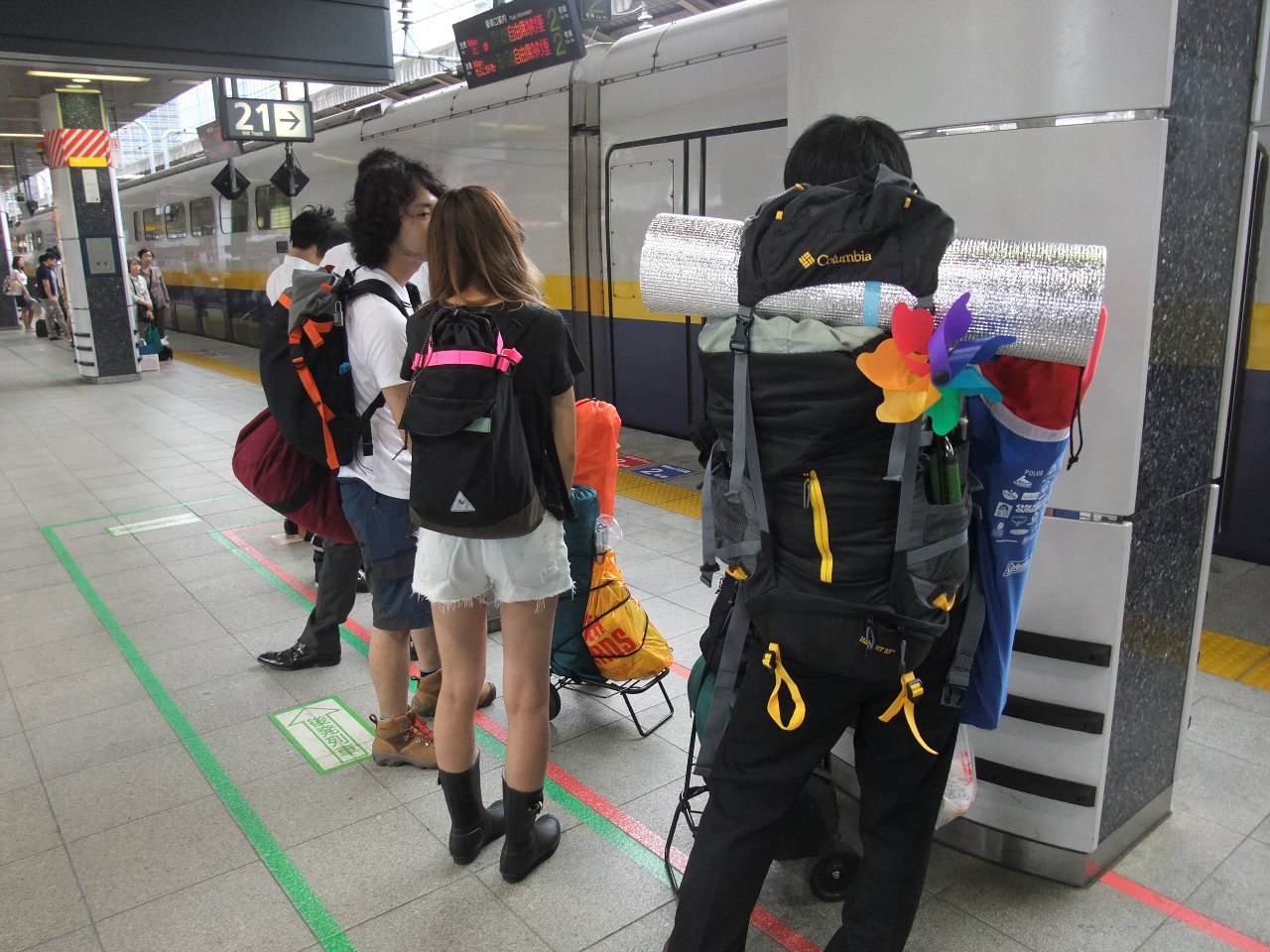 東京駅。木曜日午前7時20分ごろ。