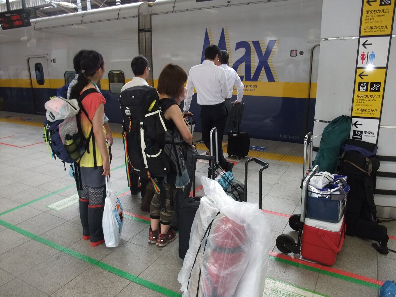 上越新幹線に乗る人は見た目でフジロックの客だと分かります。