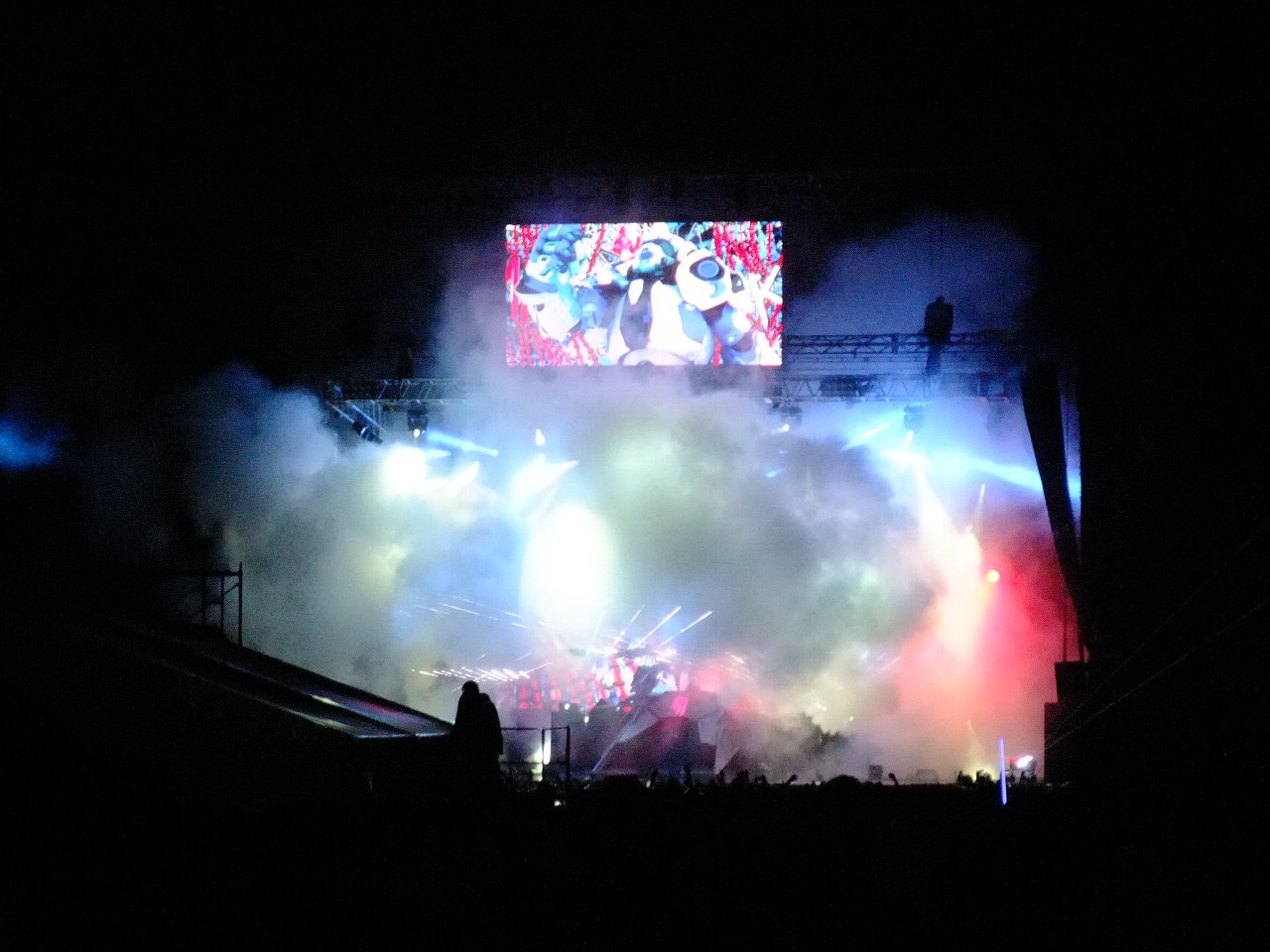 ホワイトステージのスクリレックス。