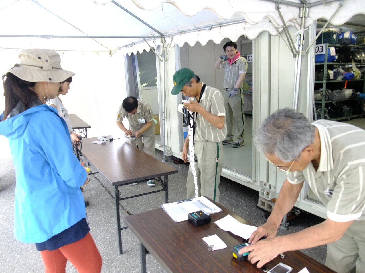 木曜日午後1時ごろ。
