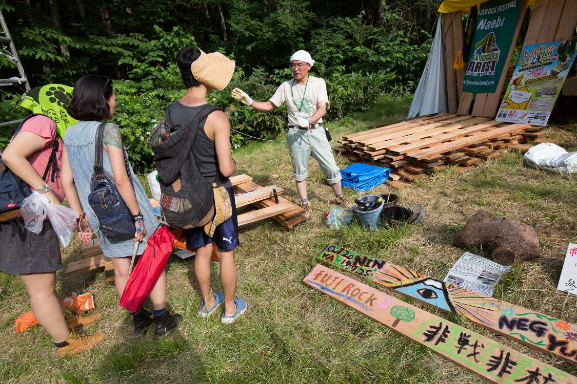 ボードウォークに絵を描くところ。