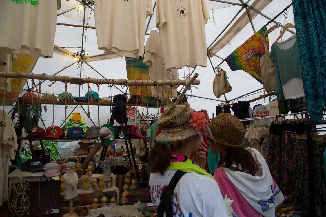 男性よりは女性を対象にしている。