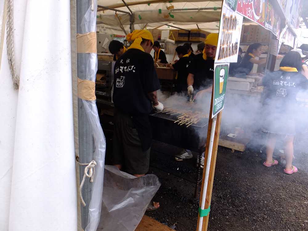 近年はオアシスエリアの奥に出店しているので、もちぶた串の匂いがオアシスエリアによく広がる。