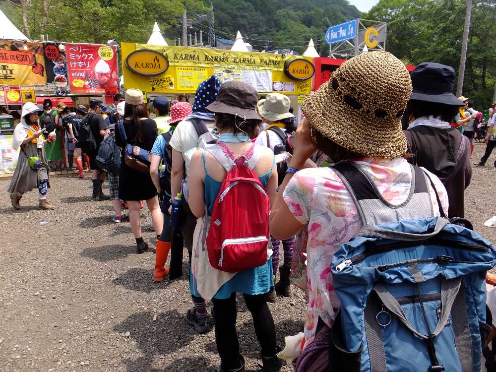 ベリーミックスけずりの行列。