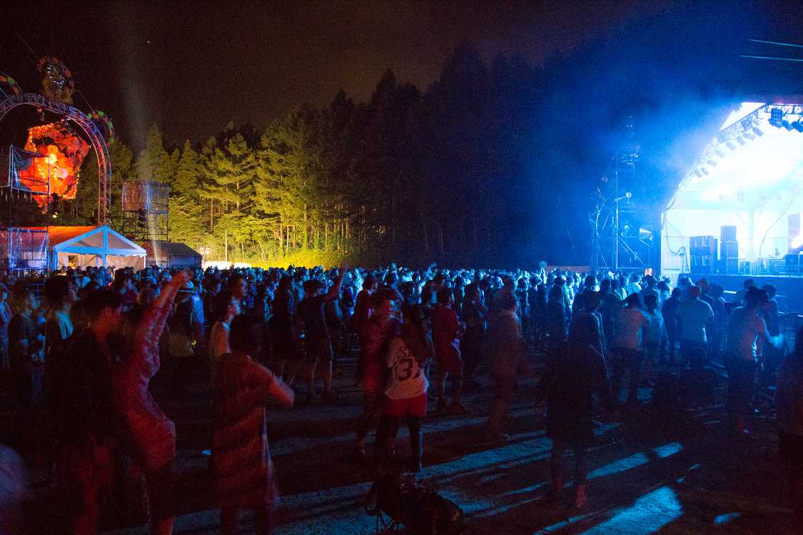 2000年代に比べると、オールナイトフジの客層は中年男性が増えている。若い男女がいるのは以前から同じ。