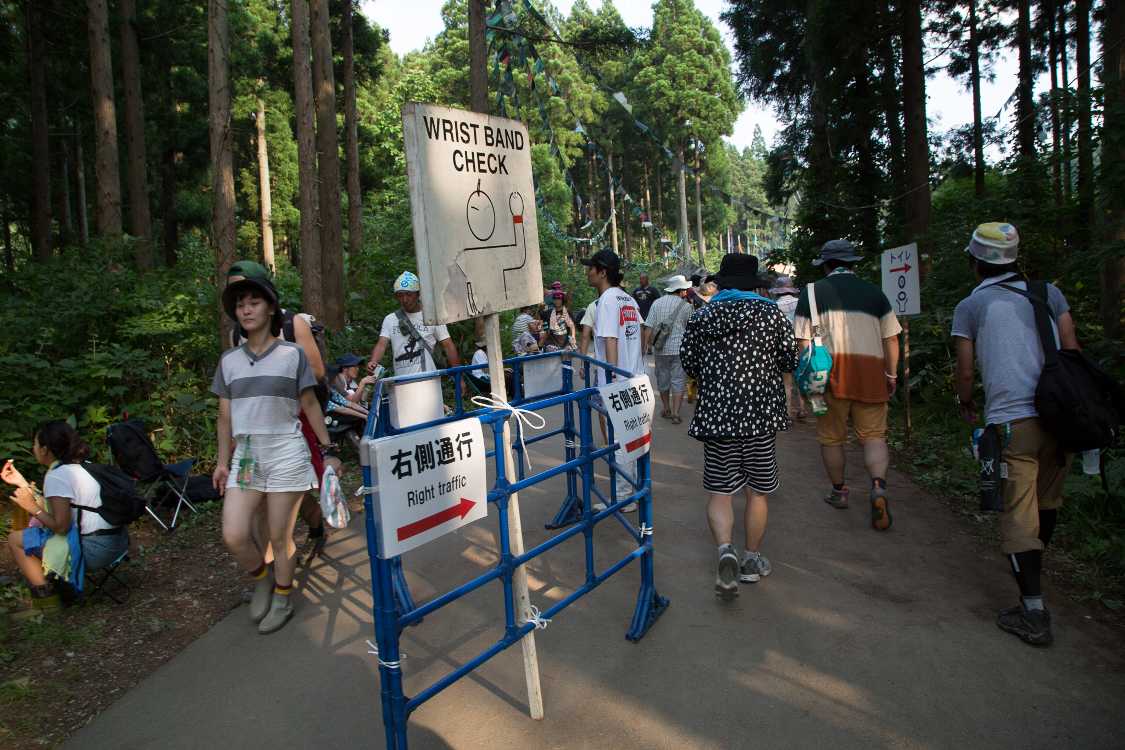 逆方向側にリストバンドチェック。