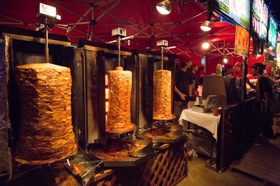 これをドネルケバブという。