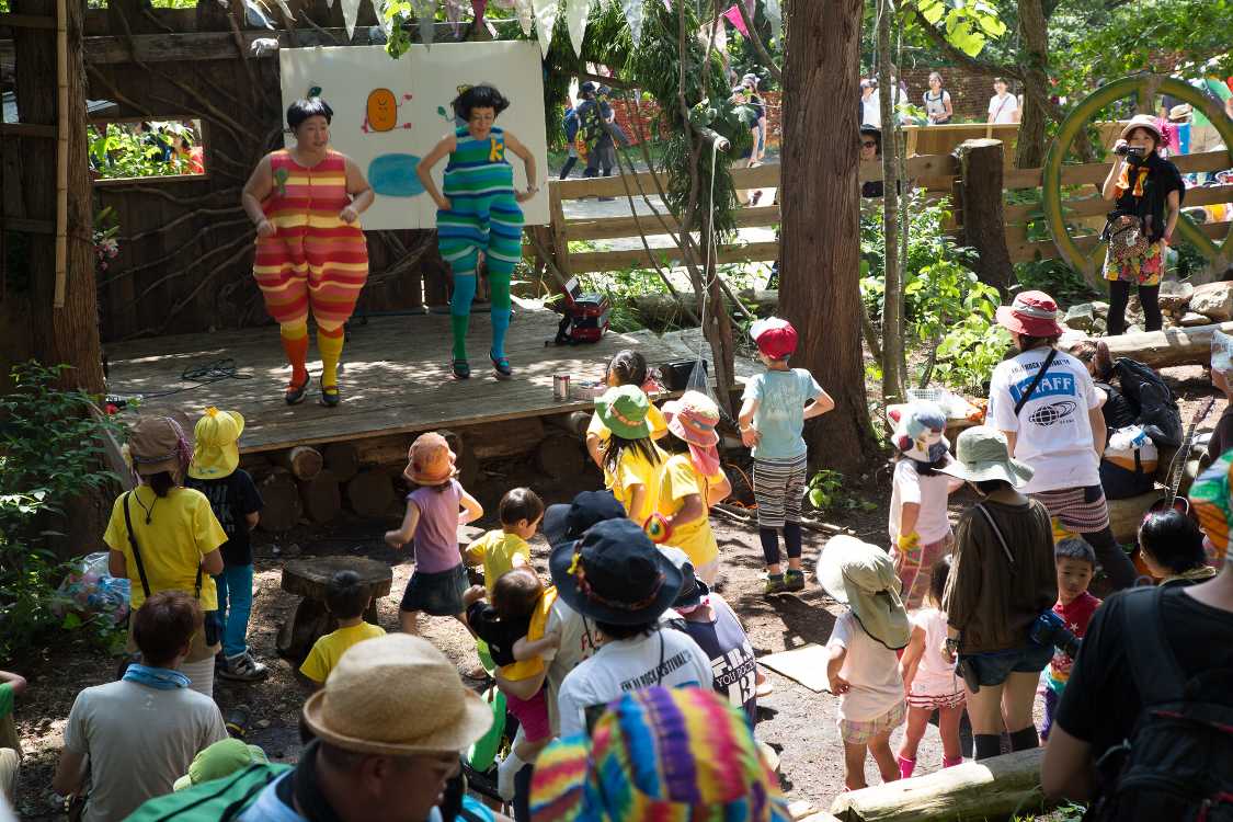 昨年も出ていたケロポンズ。児童福祉関係者には有名。